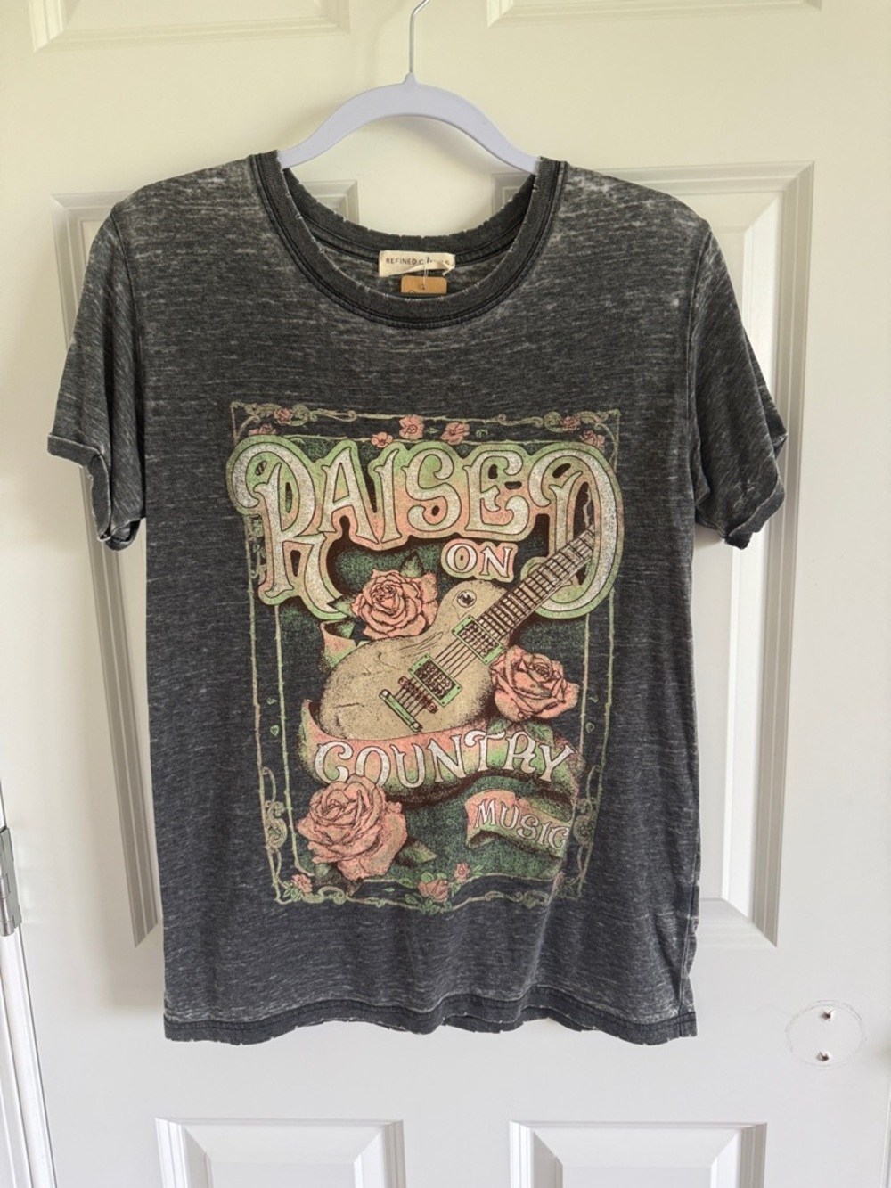 NWOT Refined Canvas "Raised on Country Music" Graphic Tee Vintage-Style